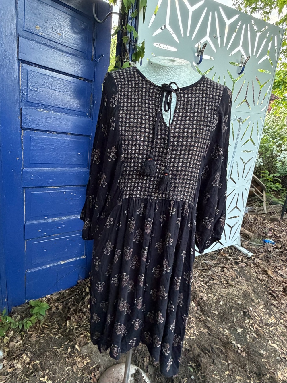Knox Rose Black Floral Tassel-Front Midi Dress